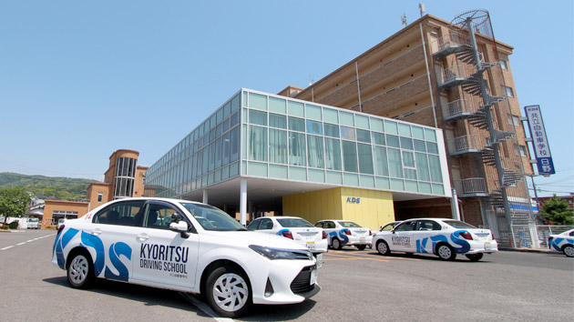 共立自動車学校・日野写真